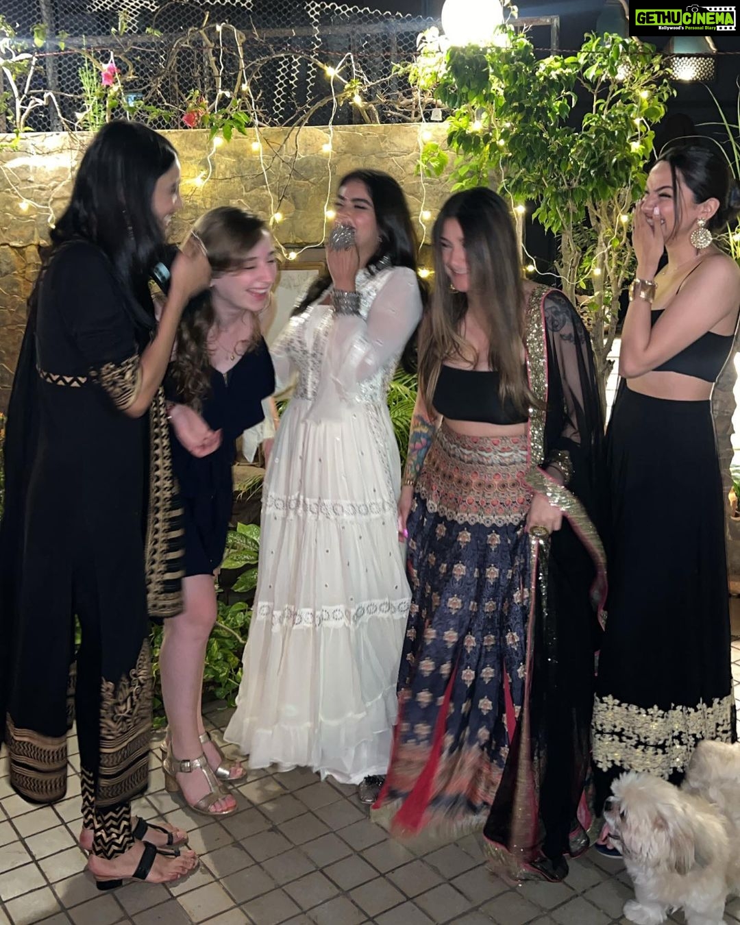 Kavya Thapar Instagram - Dil waali Diwali 🤍🪔♾