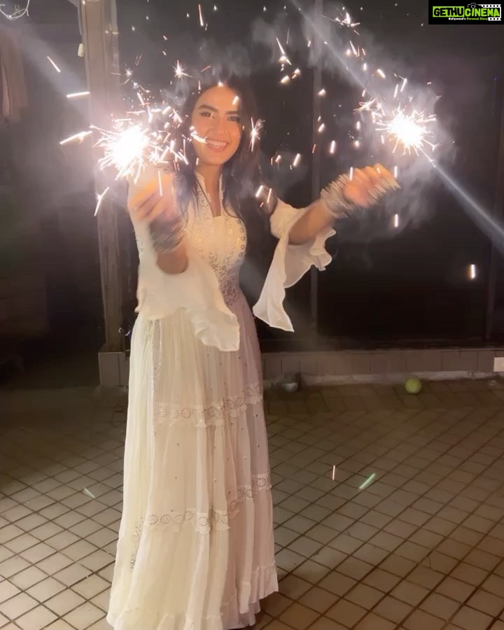 Kavya Thapar Instagram - Dil waali Diwali 🤍🪔♾