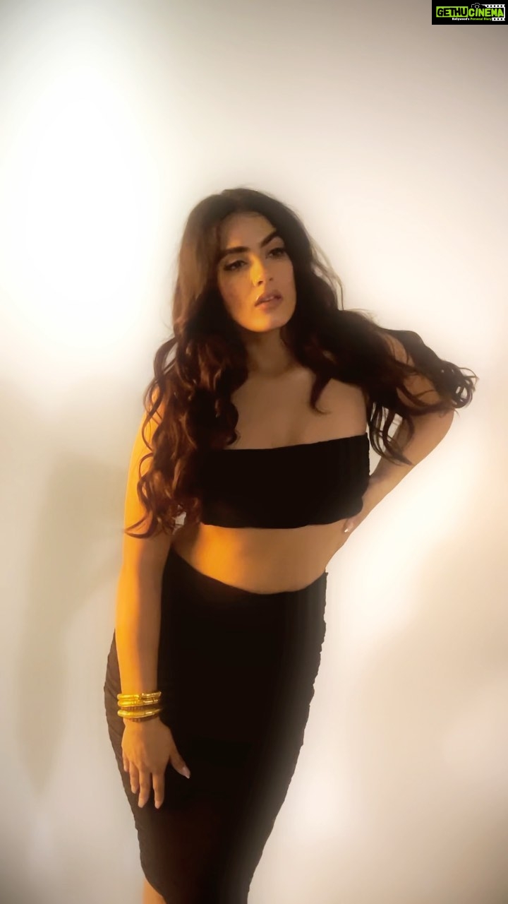Kavya Thapar Instagram - Nothing, just blessing your feed with style ✨ . . . . Team Wearing : @melova__ Jewellery : @radhikaagrawalstudio Styled by : @sakshi312 Assisted by : @sanjamkaur92 Makeup : @palak_makeupandhair Hair : @facestories_by_harmankaur Agency : @runwaylifestyl @varunkatoch06 @jaikishenraheja #reels #fashion #actor #slay #love