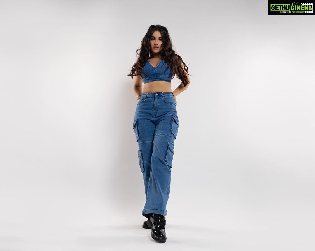 Kavya Thapar Instagram - You can call me Blue Barbie or A Denim Doll, Throw anything at me, I can do it all 🪬 Shot by @vaspaan_shroff Makeup | @palak_makeupandhair Hair | @facestories_by_harmankaur Hmu hod | @dishakhannaartistry Wearing | @shopheymissy Jewellery | @radhikaagrawalstudio Styling | @sakshi312 Styling assistants | @kinjal_maru04 @sanjamkaur92 Agency | @runwaylifestyl @varunkatoch06 @jaikishenraheja ✨ India