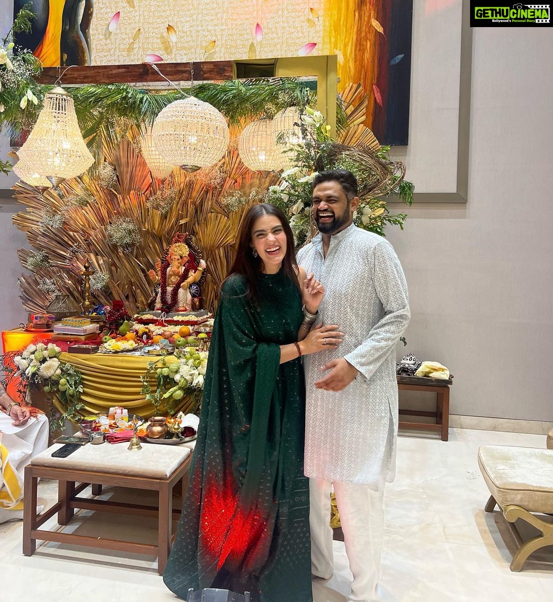 Kavya Thapar Instagram - Ganpati Bappa Morya π Wishing a beautiful, colourful and cheerful Ganesh Chaturthi to everyone. May this festive occasion bring along many more smiles and celebrations. May Bappa bestow you power, destroy your sorrows and enhance happiness in your life. Happy Ganesh Chaturthi πͺ· A beautiful day filled with a Million blessings, smiles, love, laughter, family, friends like family and pure bliss πβΊοΈπΊ Mumbai, Maharashtra