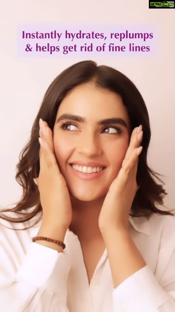 Kavya Thapar Instagram - Do you know the best way to get hydrated youthful skin? 🤩 It’s adding Hyaluronic Acid to your skincare routine and I use the L’Oréal Paris Hyaluronic Acid Cream. It has a lightweight and non-sticky texture that absorbs quickly into the skin leaving it instantly hydrated. It also replumps the skin and helps fight first signs of aging 🤍 @lorealparis ✨ - #Ad #ScienceOfHyaluron #PowerofHACream #LorealParisIndia . . . . TEAM Agency - @runwaylifestyl @varunkatoch06 @jaikishenraheja @payaltanna @_sonaljangra HMU - @sakbagasramua Shot at @runwaylifestylstudio #reels #reelsinstagram #beauty #hyaluronicacid #skincare