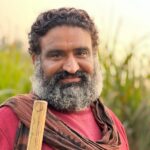 Kavya Thapar Instagram - गुरू ब्रह्मा गुरू विष्णु, गुरु देवो महेश्वरा गुरु साक्षात परब्रह्म, तस्मै श्री गुरुवे नम: अर्थात गुरु ही ब्रह्मा है, गुरु ही विष्णु है और गुरु ही भगवान शंकर है। गुरु ही साक्षात परब्रह्म है। ऐसे गुरु को मैं प्रणाम करती हूं। Aap sabhi ko Gurupurnima ki badhaiya 🎉 Bhagwan aap sabhi ko Guru ki apratyaksh kripa daan kare✨ 🪷 May you all find your guru 🪷 “ Sunn Lo Chatur Sujaan Nigure nahin rehna, Nigure Ka Nahin Kahin Thikana, Chauraasi Mein Aana Jaana । Pade Narak Ki Khan, Nigure Nahin Rehna.. “ Shukrana guruji 🙏✨ Mera aapki kripa se sab kaam ho raha hai .. karte ho tum guruji, mera naam ho raha hai 🩷💐 Aap na hote toh aaj hum na hote, hote toh na jaane kaise kaha hote… Shukrana Shukrana Shukrana Mere Ram 💗🪷🥺🫂👨‍👧🩷✨ Anant Dham