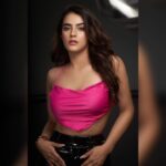 Kavya Thapar Instagram - Not your regular Tuesday! . . TEAM Shot by - @amyn.hooda Hmu - @priyankachourasia342 Styling - @kavyathapar20 (me) Agency - @runwaylifestyl @runwaylifestylstudio @varunkatoch06 @jaikishenraheja ✨ #instagood #ootd #photooftheday India