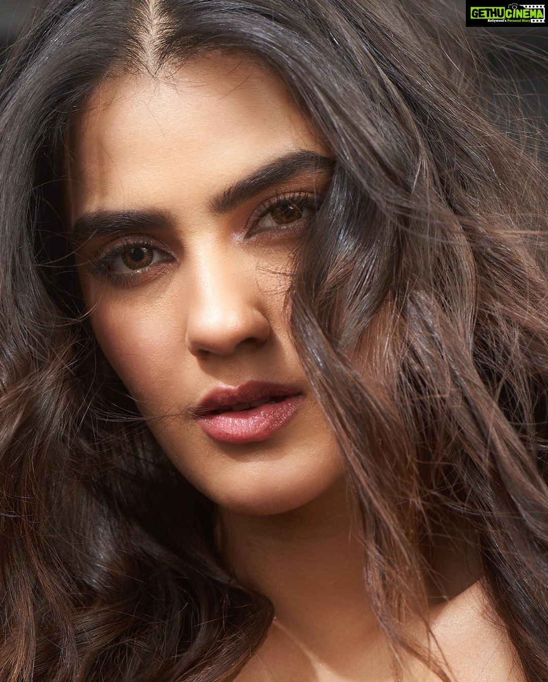 Kavya Thapar Instagram - Baddy with a good look 🏴☠️ TEAM Shot by - @amyn.hooda Hmu - @priyankachourasia342 Styling - @kavyathapar20 (me) Agency - @runwaylifestyl @runwaylifestylstudio @varunkatoch06 @jaikishenraheja ✨ India