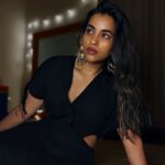 Komalee Prasad Instagram - Fire or water.... caption her yourself !! 🔥 🔥🌊🌊 #homemadestudio