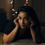 Komalee Prasad Instagram - Fire or water.... caption her yourself !! 🔥 🔥🌊🌊 #homemadestudio