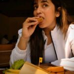 Komalee Prasad Instagram – No caption…just a happy me with some food and sunshine….

Ps some preachings in fourth swipe 😋♥️