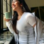 Komalee Prasad Instagram - No caption...just a happy me with some food and sunshine.... Ps some preachings in fourth swipe 😋♥️