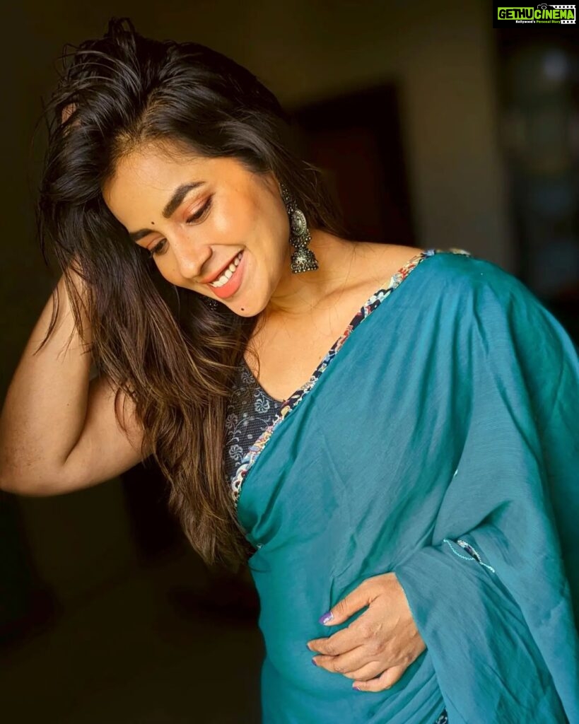 Komalee Prasad Instagram - Happy makara sankranti 🌿 🪁🌾 Outfit - Amma's saree ♥️