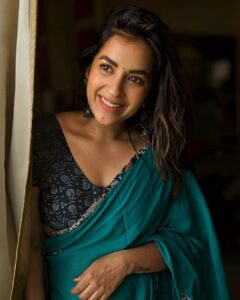 Komalee Prasad Instagram - Happy makara sankranti 🌿 🪁🌾

Outfit - Amma's saree ♥️