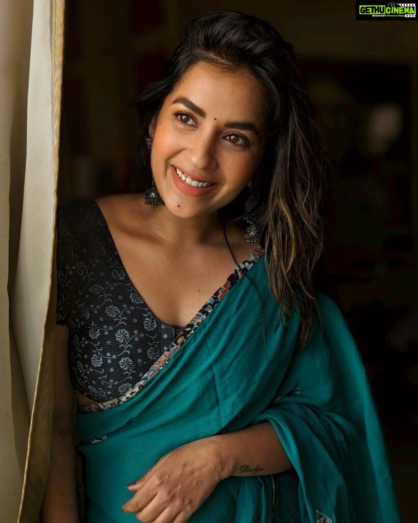 Komalee Prasad Instagram - Happy makara sankranti 🌿 🪁🌾 Outfit - Amma's saree ♥️