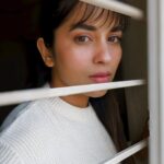 Komalee Prasad Instagram – Good window light 🪟🤳🌥️
.
.
.
Ps phone is safe 😜