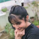 Komalee Prasad Instagram – Bloominggg 🌸🌼🍁🌺🏵️

PS last pic inspiration – meme god 🙏🏻