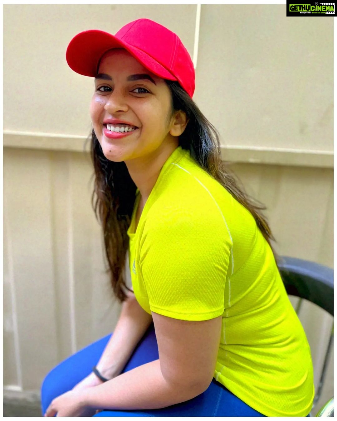 Komalee Prasad Instagram - Live life colourful they said!!! 🥭🥭😉😉 Any other advices ????