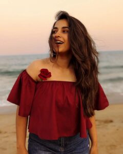 Komalee Prasad Instagram - Let love consume you....
Happy valentine's lovers ❤️