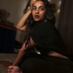 Komalee Prasad Instagram - Fire or water.... caption her yourself !! 🔥 🔥🌊🌊 #homemadestudio