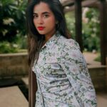 Komalee Prasad Instagram - Different moods..same day..✨✨ All of me..all at once.. 💖💖💖 #weekend
