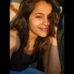 Komalee Prasad Instagram - 7 AM dose of me and my cute staff 🌞☺️⛅ #shootdiaries #newbeginnings