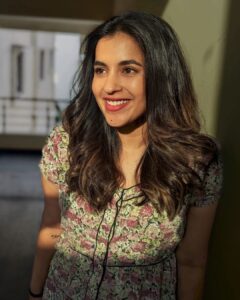 Komalee Prasad Instagram - Let me be your sunshine ☀️❤️🌈🦋

#goldenhour 

Makeup @makeupbyramakrishna 
Hair @raghavacharyramoju