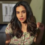 Komalee Prasad Instagram - Let me be your sunshine ☀️❤️🌈🦋 #goldenhour Makeup @makeupbyramakrishna Hair @raghavacharyramoju