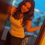 Komalee Prasad Instagram - Home candids 🏠 Blue skies 💙