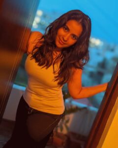 Komalee Prasad Instagram - Home candids 🏠
Blue skies 💙