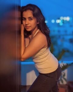 Komalee Prasad Instagram - Home candids 🏠
Blue skies 💙