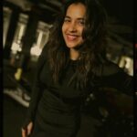 Komalee Prasad Instagram - Black lover 💣💣💣 You ? #atthegym