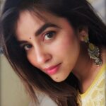 Komalee Prasad Instagram – Let me be a retro melody ♥️🌟🦋🌈

#newbeginningsahead