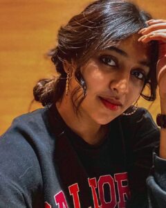 Lakshmi Menon Instagram - Entharoo entho 😑🤡