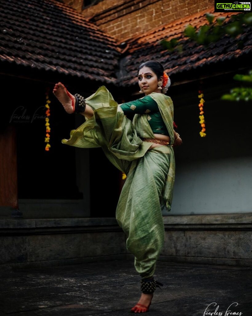 Lakshmi Menon Instagram - 𝒜 𝒢𝑜𝓁𝒹𝑒𝓃 𝒮𝓉𝒶𝓉𝑒 𝒪𝒻 𝑀𝒾𝓃𝒹 Photographed by : @harikuttanhk MUA : @amal_ajithkumar Kakkattu Mana - കക്കാട്ടുമന
