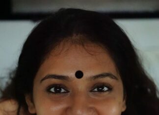 Lakshmi Menon Instagram - 🌹✨ Photographed by: @priyaabhishekjoseph #lakshmimenon #creativephotography #sarilovers #traditional