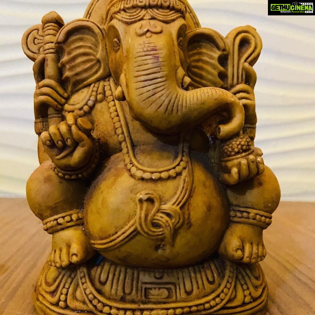 Lakshmi Menon Instagram - Some memories are unforgettable and exceptional. They remain emotionally rewarding and pleasing. This vinayaka chaturthi reminded of such a beautiful memory.. the gift I received from my guru Sri Vempatti Ravi Sankar garu....an idol of Ganapathi...which is not a material object,it is the blessings and wishes of my Guru🙏.On this auspicious day,wish you all a prosperous delightful and successful life ahead .Let God vinayaka remove all your hurdles and hindrances and fill your life with love and happiness. #vinayaka #vinayakachathurthi #lordganesha #blessingsuponblessings#gurublessings