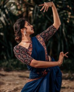 Lakshmi Menon Instagram - 𝓓𝓪𝓷𝓬𝓮 𝓶𝓸𝓭𝓮  3/3 
 
Pc:@sreeku10_photography❤️

#kuchipudi#kuchipudiglobal#lakshmimenon#chilanka#kuchipudigrama#indianclassicaldance#dancephotography#dancersofinstagram#dancemudras#tribhangi#kuchipudidancer#dancemudras