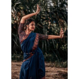 Lakshmi Menon Instagram - 𝓓𝓪𝓷𝓬𝓮 𝓶𝓸𝓭𝓮  1/3

#kuchipudi#dancesaree##dancephotography#indianclassicaldancers #kuchipudiglobal#kucipudi_grama#chilanka#dancersofinstagram