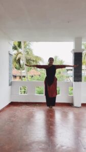 Lakshmi Menon Instagram - Pushpanjali (ragamalika)
Dancing to Ravi sir’s voice is giving immense energy 
#indianclassicaldance#kuchipudi