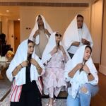 Madhuri Dixit Instagram – This is what happens when we get a long break between work 🙃

#thursday #fun #funtimes #funnyreels #trending #trendingreels #trendingaudio #dreamteam #reelsinstagram