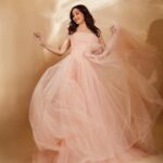 Madhuri Dixit Instagram - Fly me to the moon 🌙 #allaboutyesterday #hellomagazine #awardshow #monday #pink #dreamy #mondaymood
