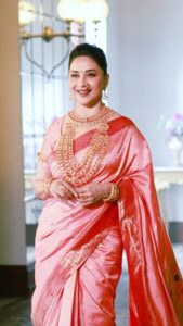 Madhuri Dixit Instagram - Walking into the week with style and sass 👠

#reels #reelsinstagram #monday #mondaymotivation #explore #explorepage #trendingreels #prettygirlswalklikethis