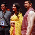 Madhuri Dixit Instagram - Interacting with you guys is what i look forward to, thank you Pune for being so warm and welcoming 💘 #friday #fridayvibes #pune #pff #reels #reelsinstagram #explore #explorepage #fyp
