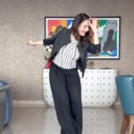 Madhuri Dixit Instagram - Hopping on to the trend! TUM TUM 💃🏻💃🏻 #thursday #thursdayvibes #trendingreels #reelsinstagram #dancereels #tumtum #explorepage