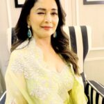 Madhuri Dixit Instagram – Always heart eyes for you guys 😍

#sunday #sundayfunday #sundayvibes #reelsinstagram #explore