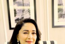 Madhuri Dixit Instagram - Always heart eyes for you guys 😍 #sunday #sundayfunday #sundayvibes #reelsinstagram #explore