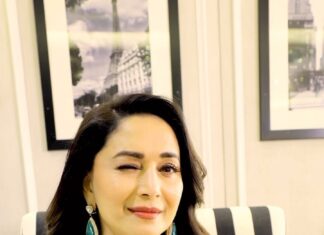 Madhuri Dixit Instagram - Always heart eyes for you guys 😍 #sunday #sundayfunday #sundayvibes #reelsinstagram #explore