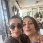 Madhuri Dixit Instagram – Dance of E̶n̶v̶y̶ Friendship ✅🧡✨🤗

#dtph #dancepartner #forever