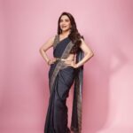 Madhuri Dixit Instagram - Good to see so many bright entrepreneurs at the Global Excellence Awards. Thank you Brand Empower for inviting me to be guest of honour at your event. #wednesday #wednesdayvibes #globalexcellenceawards #brandempower #sareelove