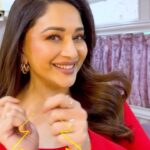 Madhuri Dixit Instagram – Spark and shine, ITS CHRISTMAS TIME✨ have you been naughty or nice? 🎅❤️ 

#sunday #sundayfunday #christmas #merrychristmas #reels #reelsinstagram #explorepage
