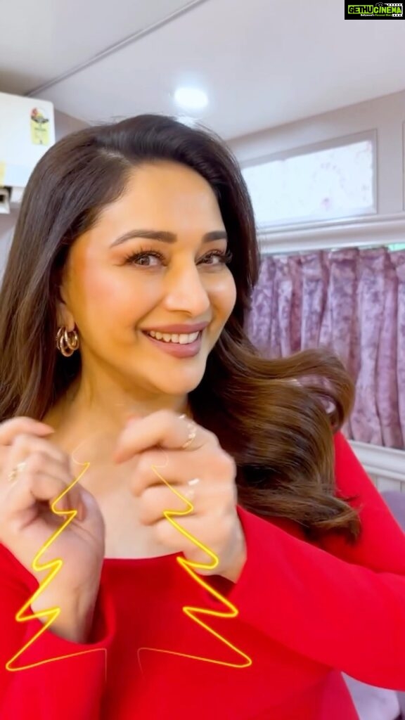 Madhuri Dixit Instagram - Spark and shine, ITS CHRISTMAS TIME✨ have you been naughty or nice? 🎅❤️ #sunday #sundayfunday #christmas #merrychristmas #reels #reelsinstagram #explorepage