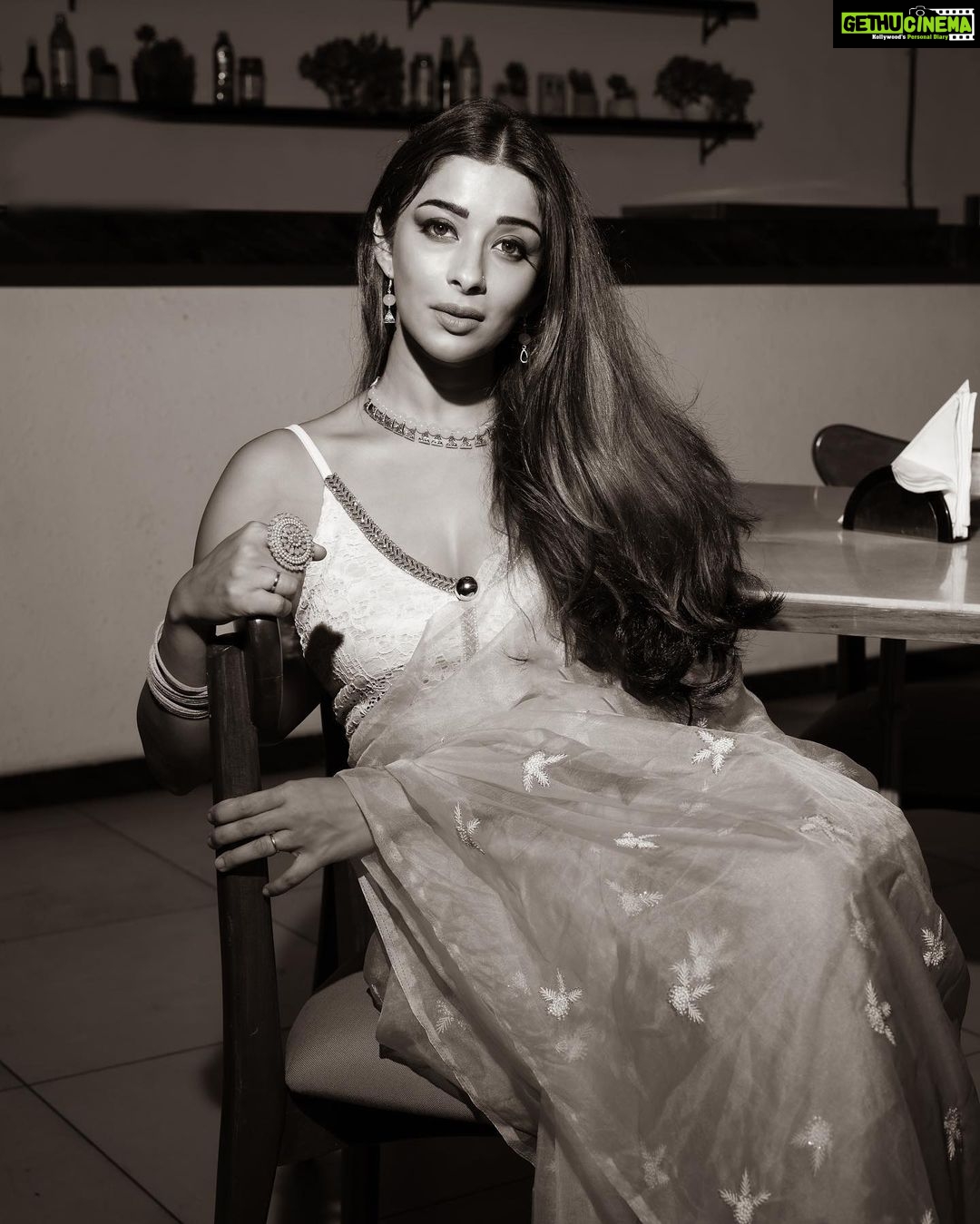 Madhuurima Instagram - Exclusively styled by @kapoormohit888 Wearing @wardrobe_by_ashinka Photography @shotbyrohitdey Hair & Makeup @beautybythebeastt Jewellery @deepkiran_jwellers_ Location @silkroutejuhu Styling Asst @anitamallik3020